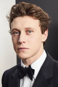 Фото Джордж Маккей (George MacKay)