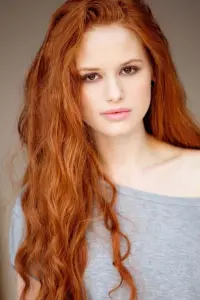 Фото Мадлен Петш (Madelaine Petsch)