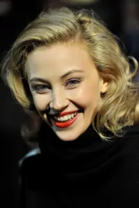 Фото Сара Гадон (Sarah Gadon)