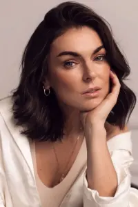 Фото Серінда Свон (Serinda Swan)