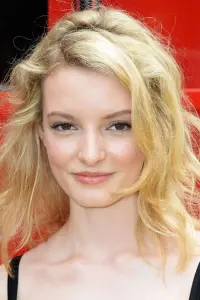 Фото Дакота Блю Річардс (Dakota Blue Richards)