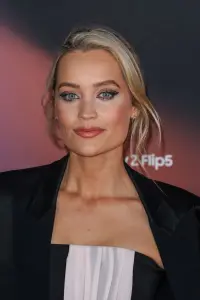 Фото  (Laura Whitmore)