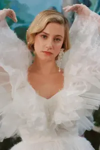 Фото Лілі Рейнхарт (Lili Reinhart)