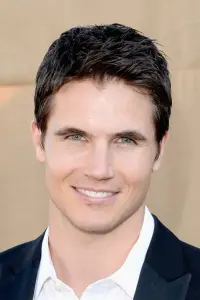 Фото Роббі Амелл (Robbie Amell)