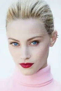 Фото Сара Гадон (Sarah Gadon)