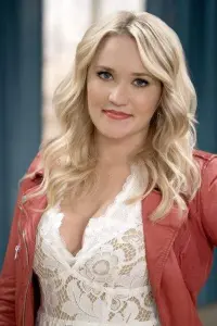 Фото Емілі Осмент (Emily Osment)