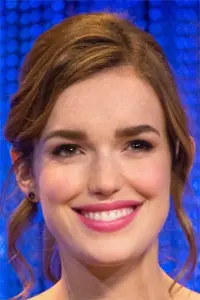 Фото  (Elizabeth Henstridge)