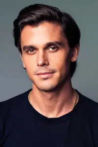 Фото  (Antoni Porowski)