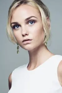 Фото  (Joanna Vanderham)