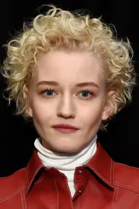 Фото Джулія Гарнер (Julia Garner)