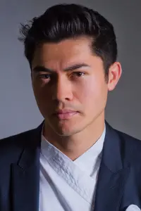 Фото Генрі Голдінг (Henry Golding)