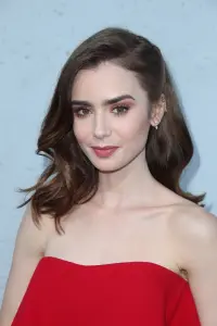 Фото Лілі Коллінз (Lily Collins)