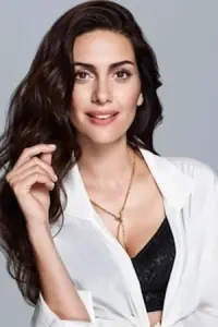 Фото  (Bergüzar Korel)