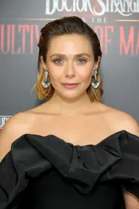 Фото Елізабет Олсен (Elizabeth Olsen)