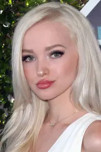 Фото Голуб Камерон (Dove Cameron)