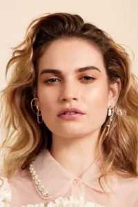 Фото Лілі Джеймс (Lily James)