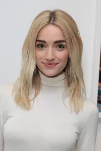 Фото Брайан Хауї (Brianne Howey)