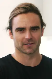 Фото  (Dustin Clare)