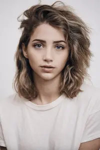 Фото  (Emily Rudd)