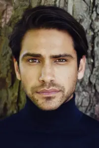 Фото  (Luke Pasqualino)