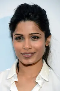 Фото Фріда Пінто (Freida Pinto)