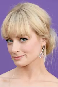 Фото  (Beth Behrs)