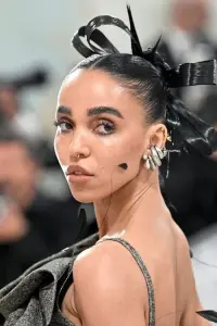 Фото  (FKA Twigs)