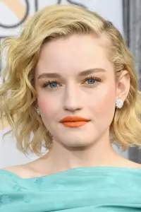 Фото Джулія Гарнер (Julia Garner)