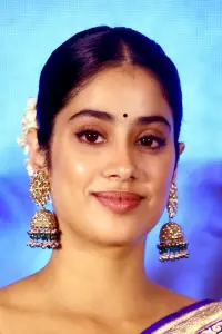 Фото  (Janhvi Kapoor)