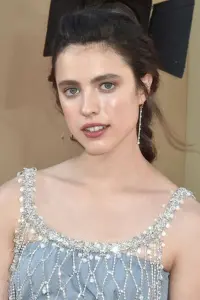 Фото Маргарет Квалі (Margaret Qualley)