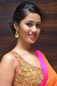 Фото  (Nivetha Pethuraj)