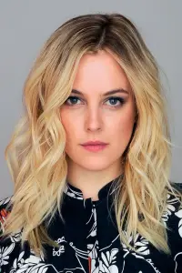 Фото Райлі Кіо (Riley Keough)