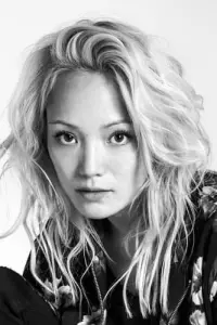 Фото Пом Клементьєв (Pom Klementieff)