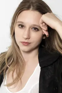 Фото Таїса Фарміга (Taissa Farmiga)