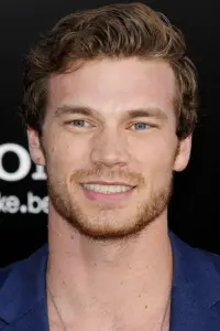 Фото  (Derek Theler)