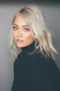 Фото Пом Клементьєв (Pom Klementieff)