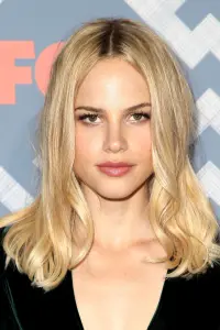 Фото Халстон Сейдж (Halston Sage)