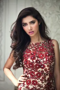 Фото  (Mahira Khan)