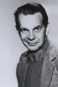 Фото Реймонд Мессі (Raymond Massey)