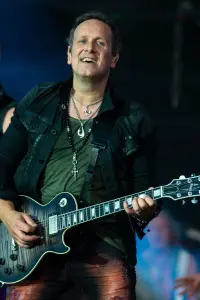 Фото  (Vivian Campbell)