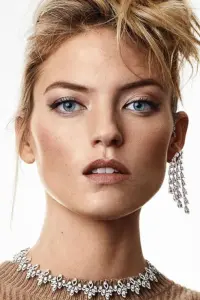 Фото  (Martha Hunt)