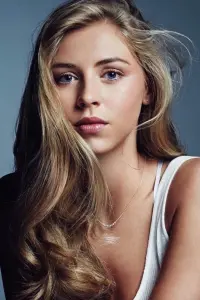 Фото Герміона Корфілд (Hermione Corfield)