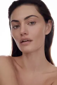 Фото Фібі Тонкін (Phoebe Tonkin)