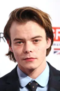 Фото Чарлі Хітон (Charlie Heaton)