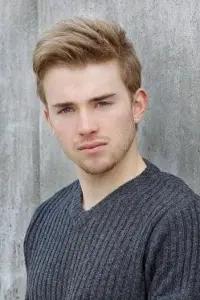 Фото  (Chandler Massey)