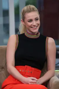 Фото Лілі Рейнхарт (Lili Reinhart)