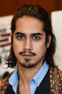 Фото Аван Джогіа (Avan Jogia)