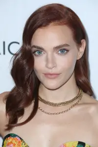 Фото Мадлен Брюер (Madeline Brewer)