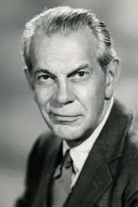 Фото Реймонд Мессі (Raymond Massey)