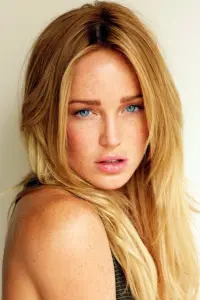 Фото Кейті Лотц (Caity Lotz)